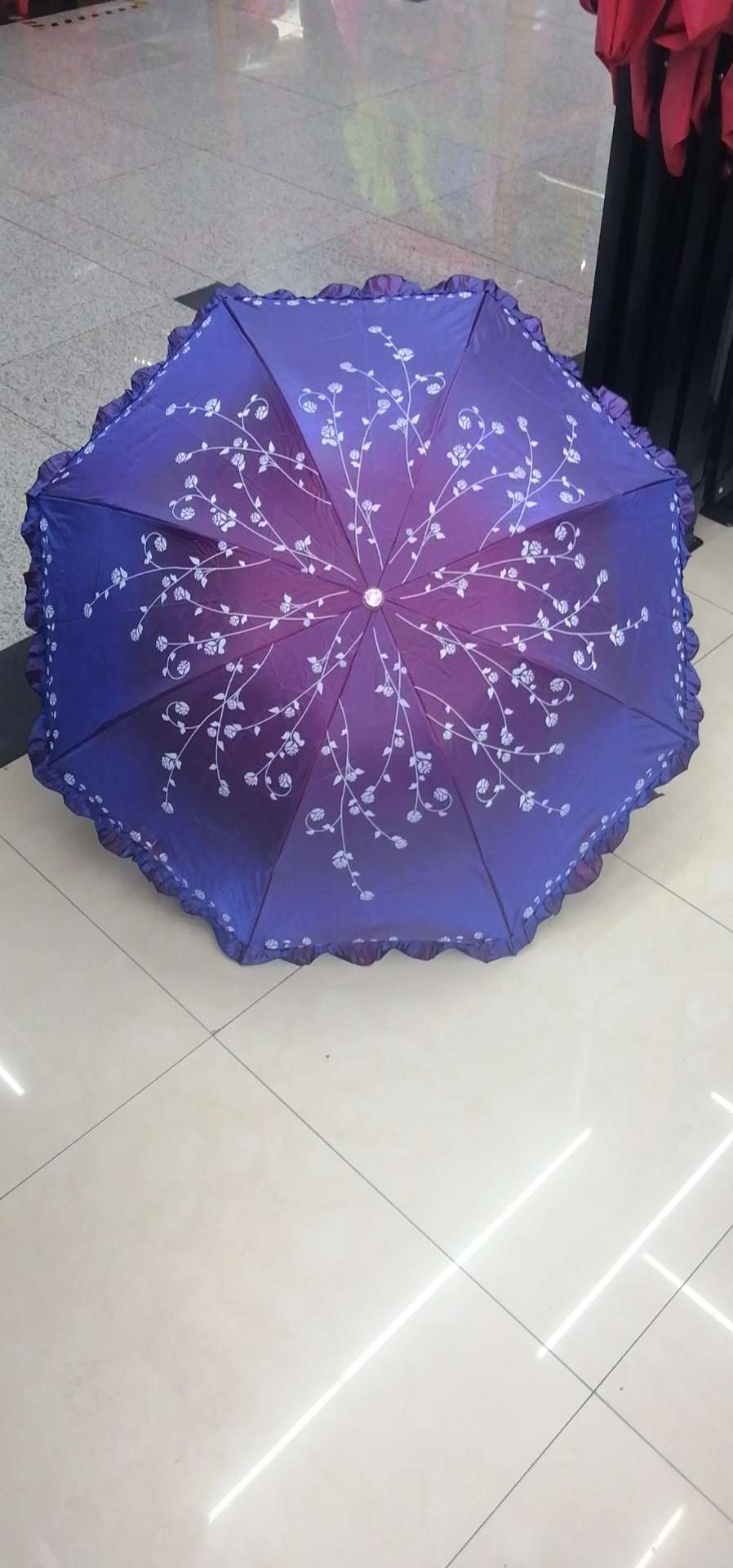 سيدة المظلة