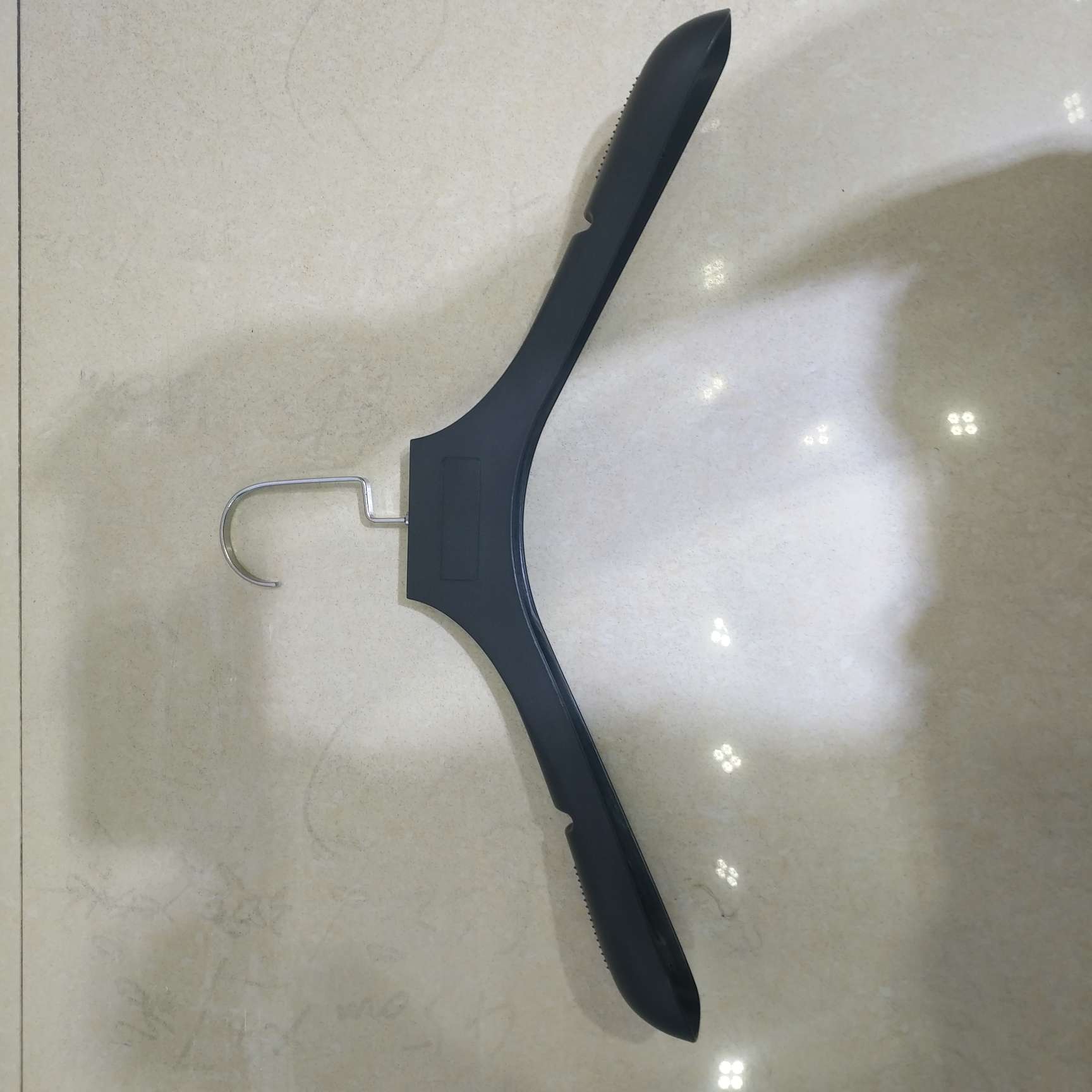 拉丝衣架黑色衣架图