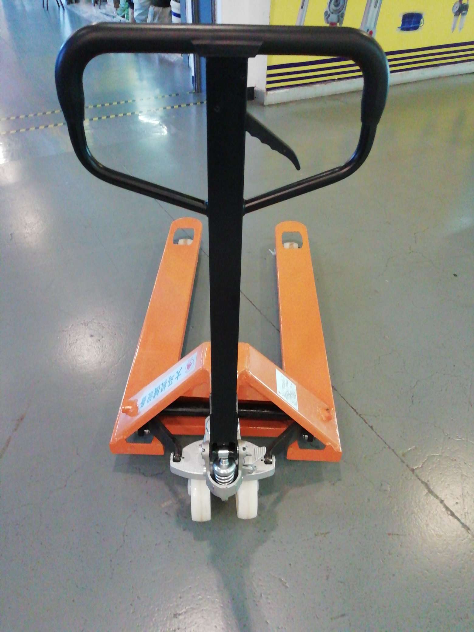 3-ton widened hydraulic truck (680 Application Scenario