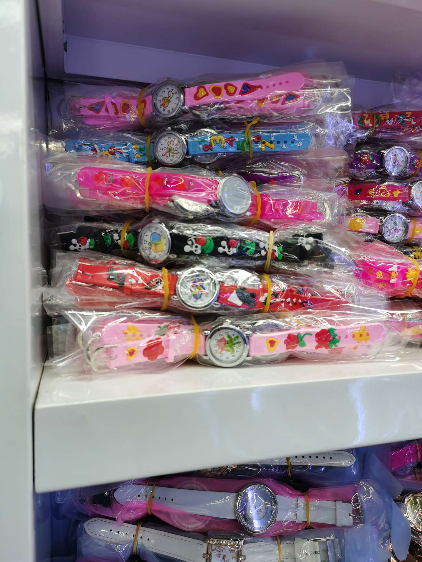 The plastic cartoon watch has exploded details Picture