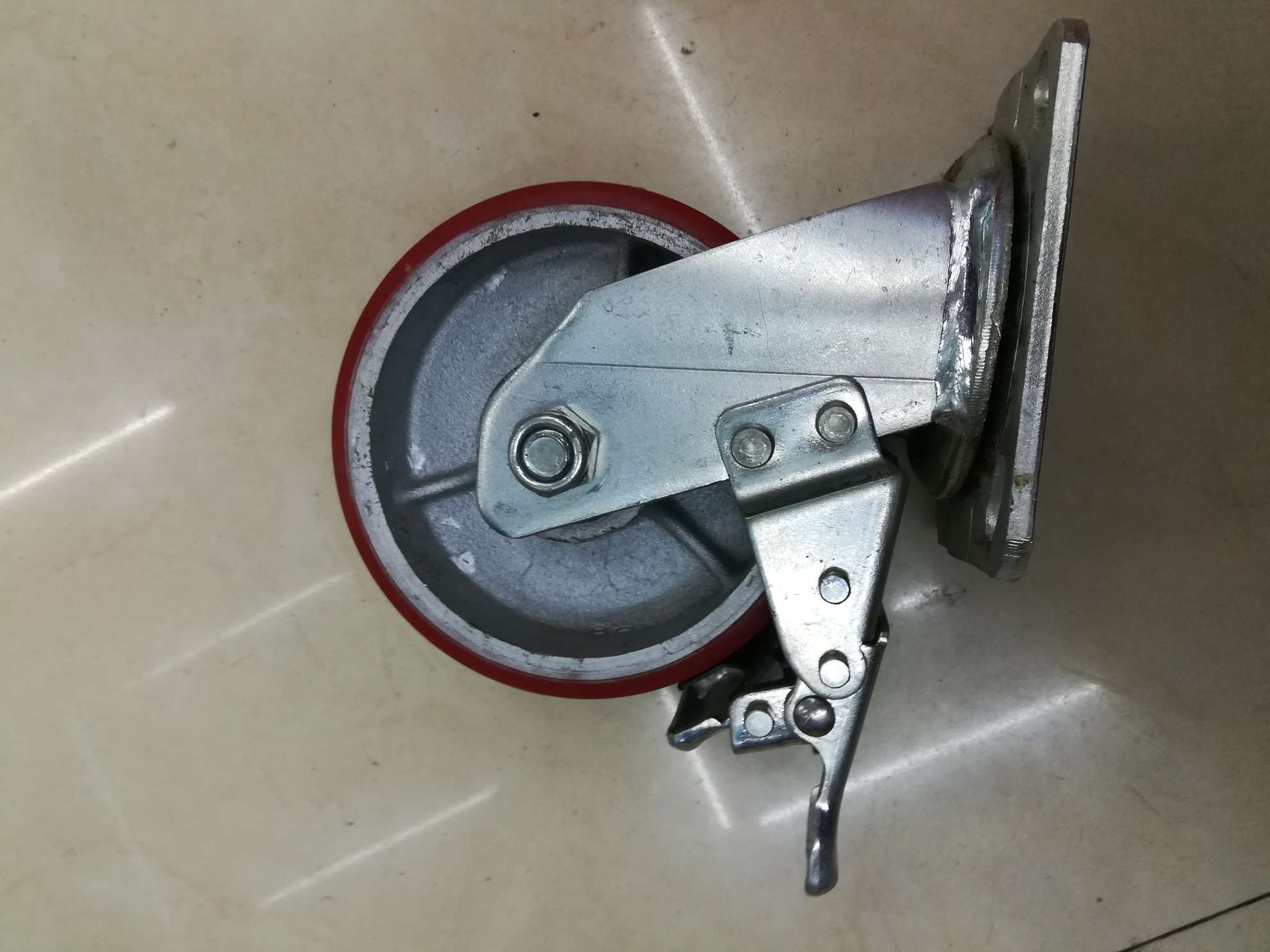 Heavy-duty iron core polyurethane wheel flat-bottom brake