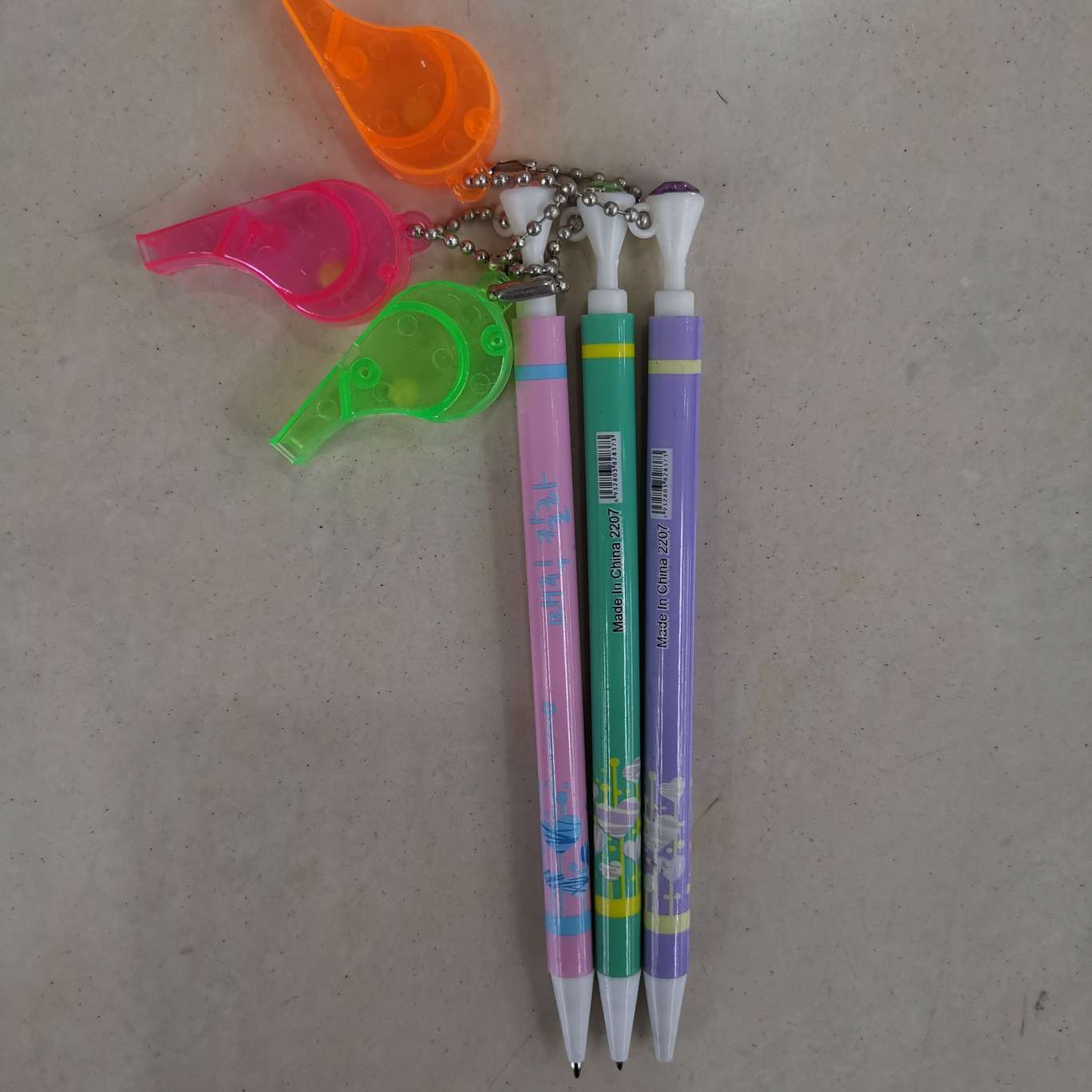 Colgante con silbato lápiz automático