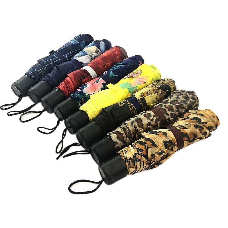 Three-fold ultra-mini folding umbrella Application Scenario