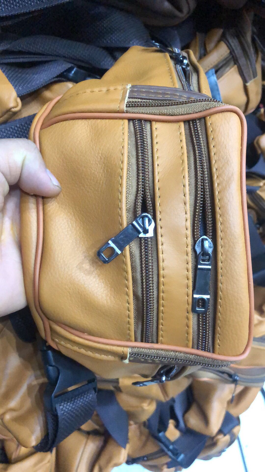 真皮腰包浅黄图