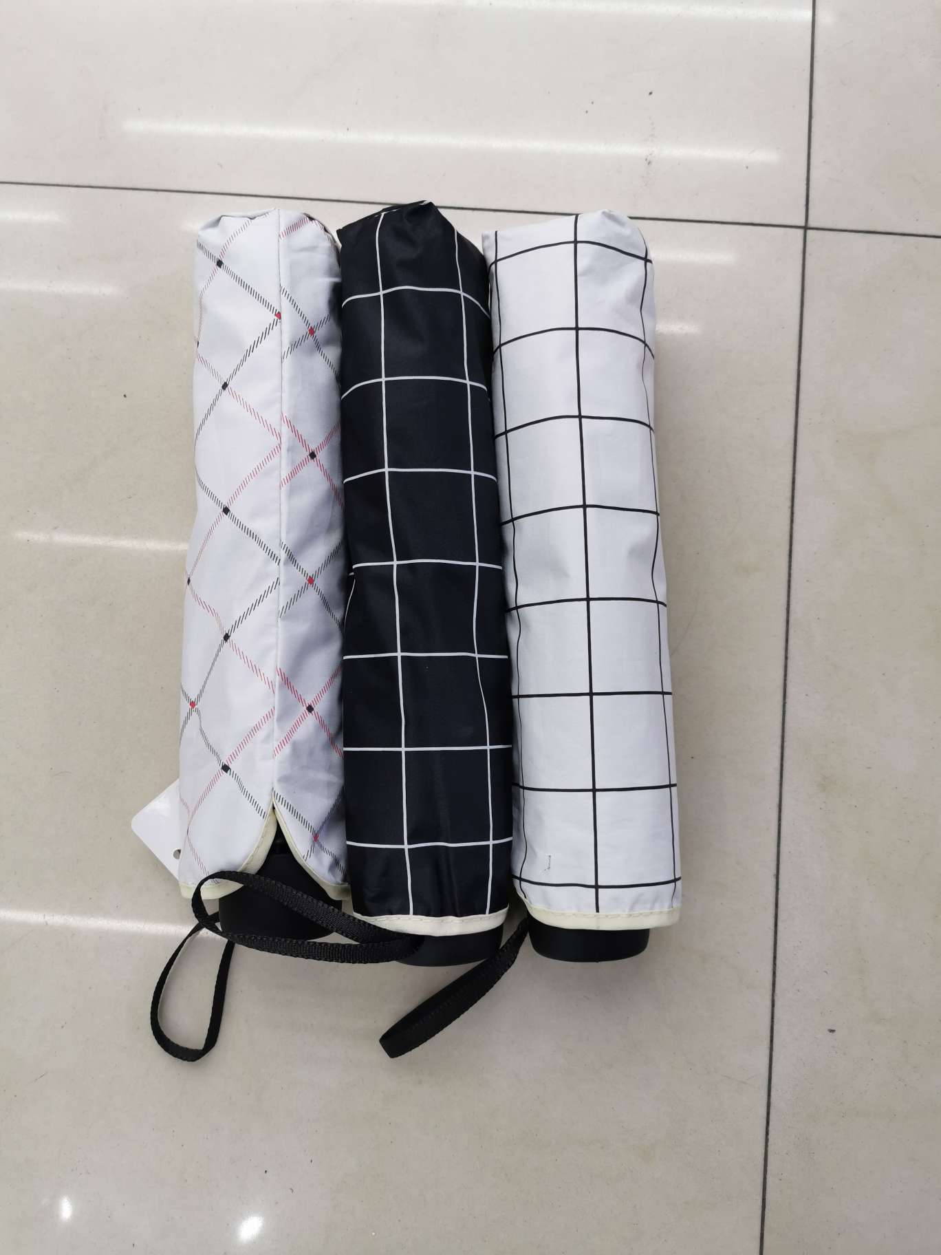 In-stock folding 56*8k vinyl sunshade umbrella with simple checkered pattern, suitable for both sunny and rainy days and UV protection detail image 2