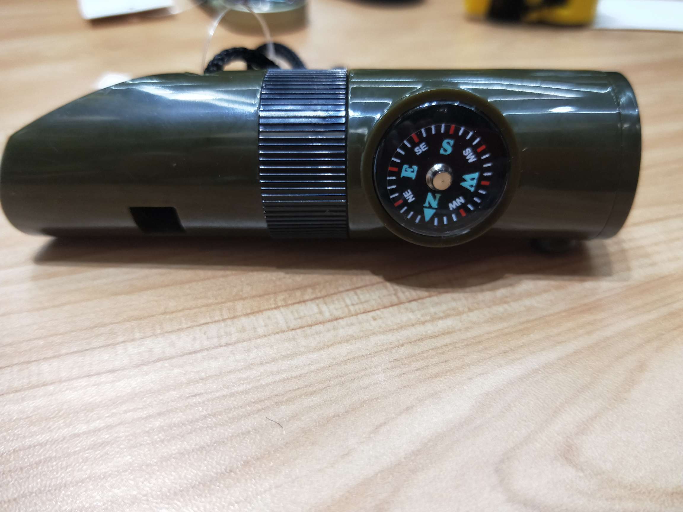 指南针口哨带手电