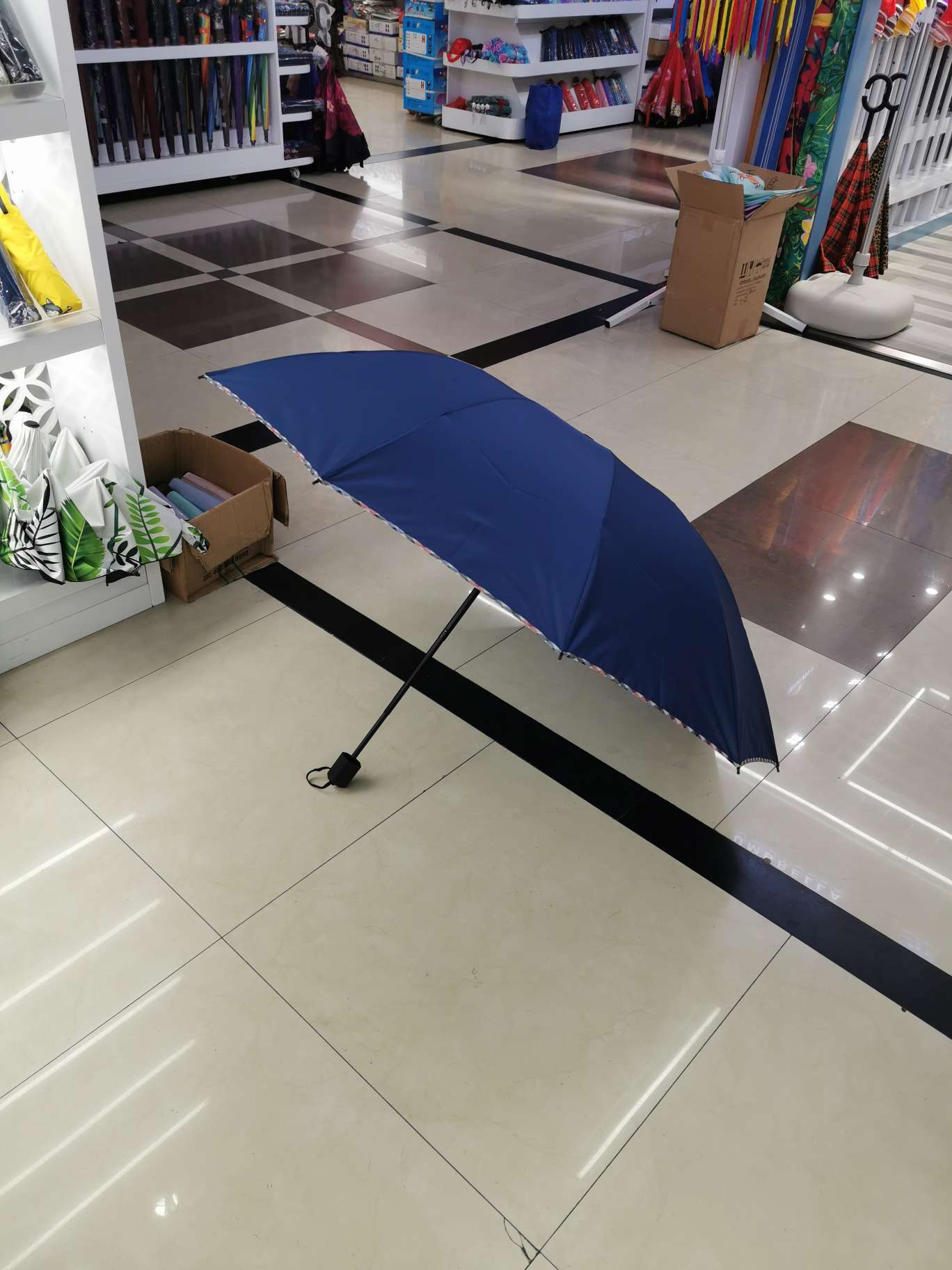 In-stock 63.5*10k black vinyl sunshade umbrella, all-weather and all-weather, UV-resistant advertising umbrella, gift umbrella, can be printed with logo Specification image