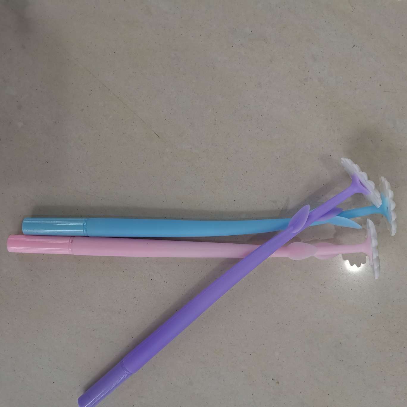 A small daisy-shaped soft rubber pen detail image 3