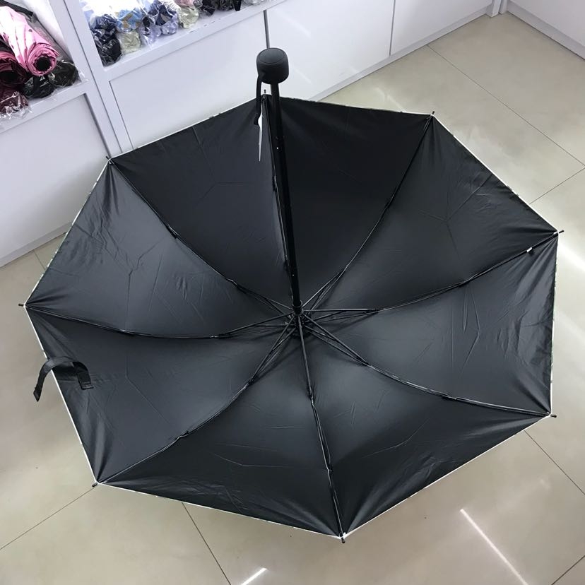 In-stock folding 56*8k vinyl sunshade umbrella with simple checkered pattern, suitable for both sunny and rainy days and UV protection Application Scenario