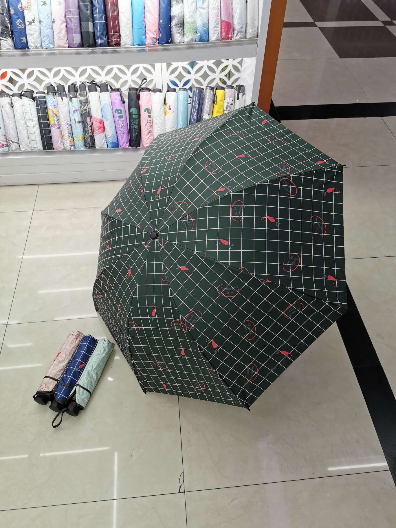 厂家直销折叠伞56*8k晴雨伞黑胶防晒防紫外线可爱格子卡通印花现货