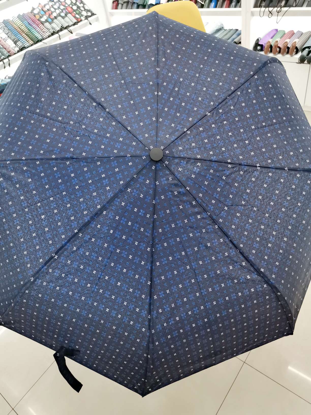 The classic color of the three-fold and a half automatic men's business umbrella undefined