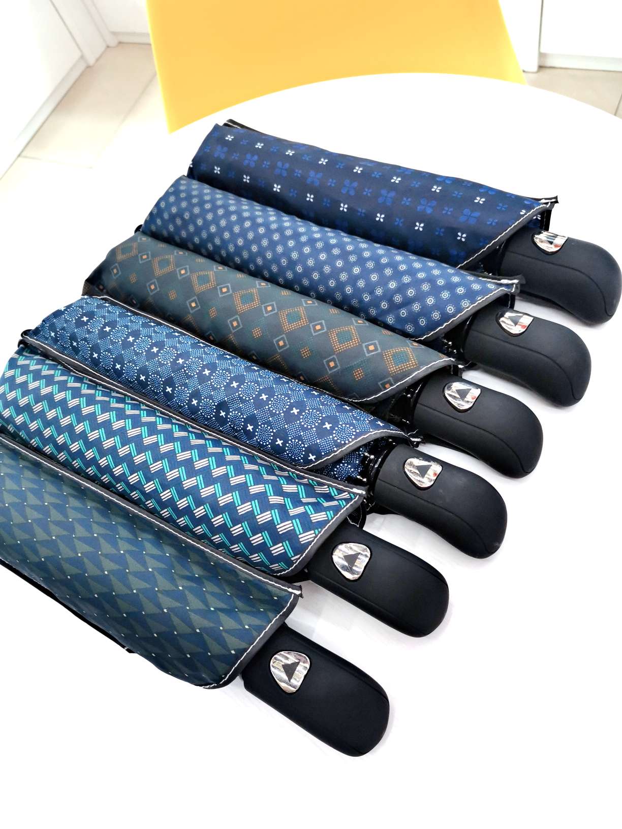 The classic color of the three-fold and a half automatic men's business umbrella