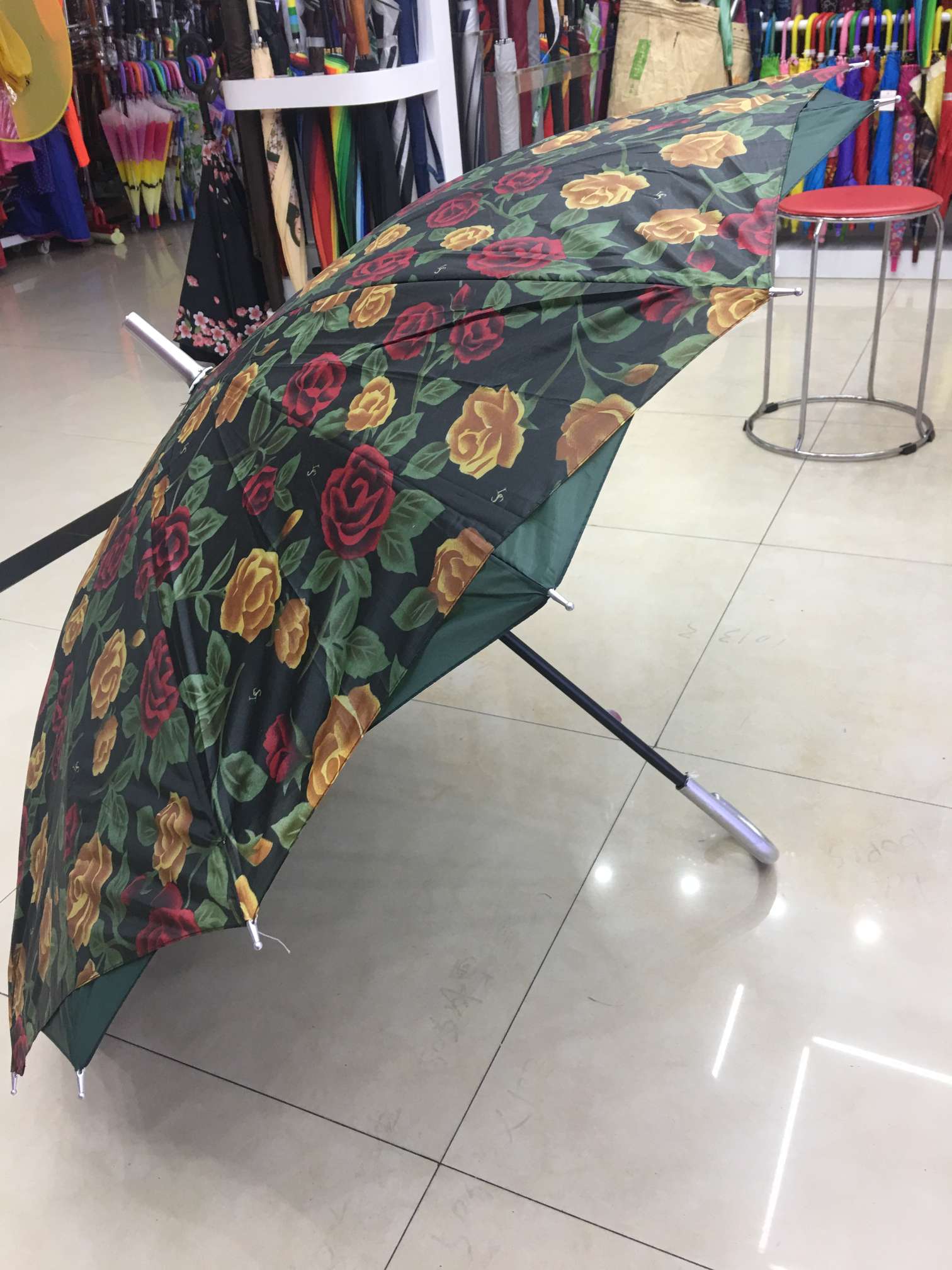 60 cm 16-page double-layer polyester floral fabric is a popular export product, simple and fashionable. 1 pic 2
