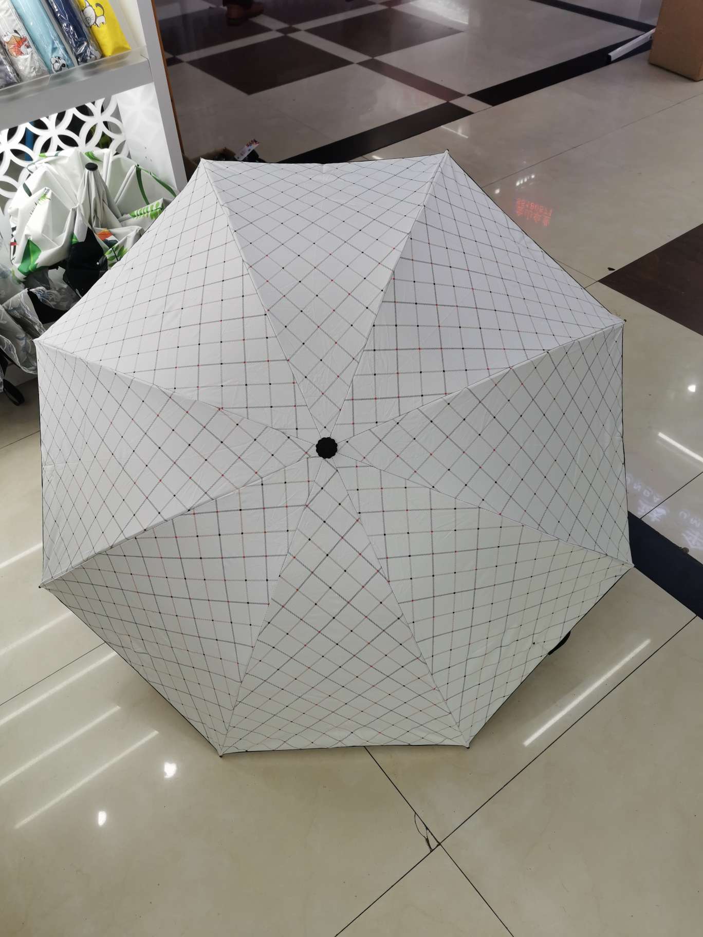 In-stock folding 56*8k vinyl sunshade umbrella with simple checkered pattern, suitable for both sunny and rainy days and UV protection Specification image