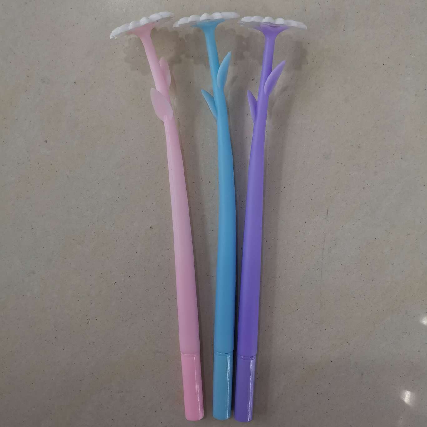 A small daisy-shaped soft rubber pen detail image 4