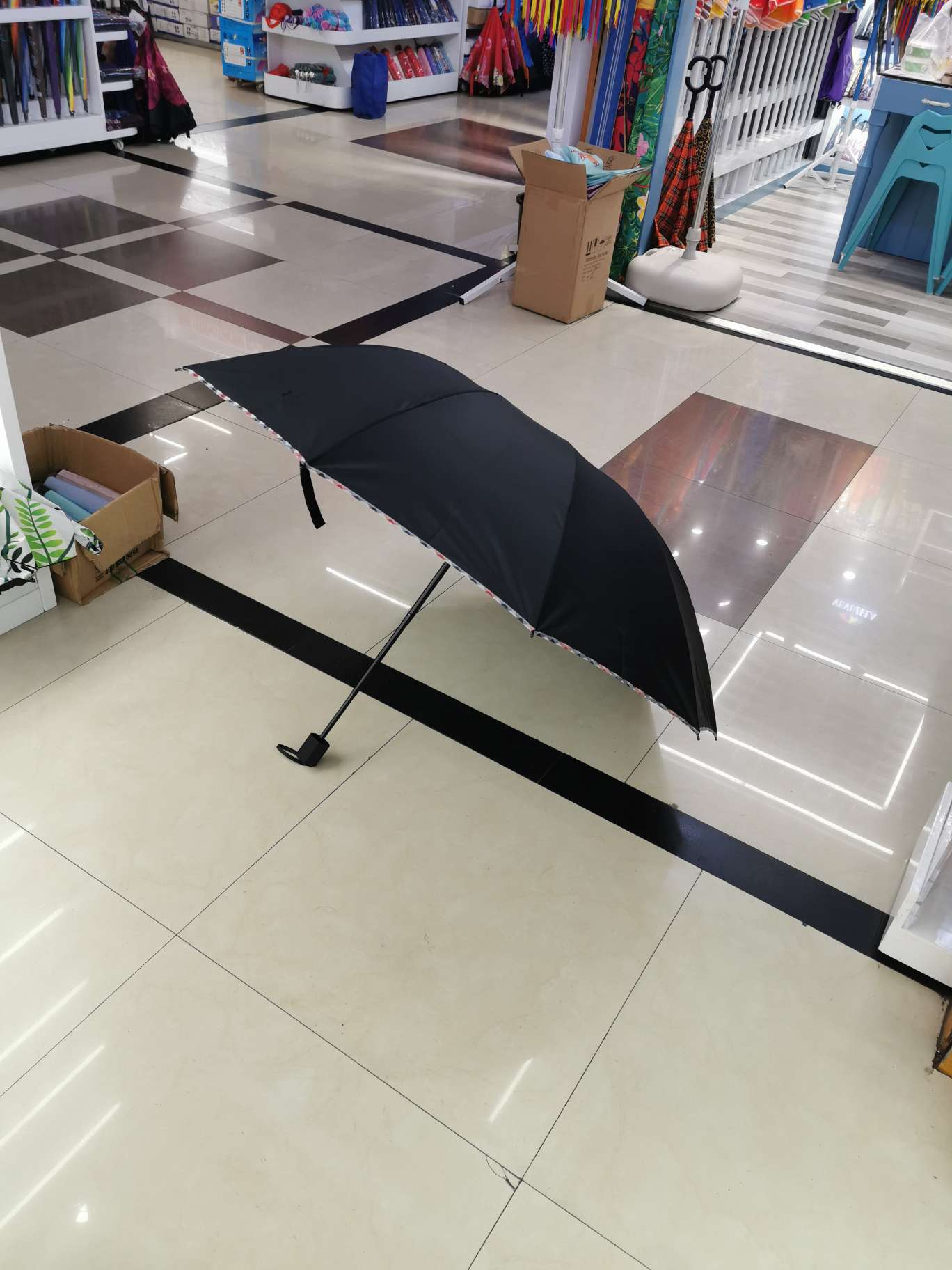 In-stock 63.5*10k black vinyl sunshade umbrella, all-weather and all-weather, UV-resistant advertising umbrella, gift umbrella, can be printed with logo undefined
