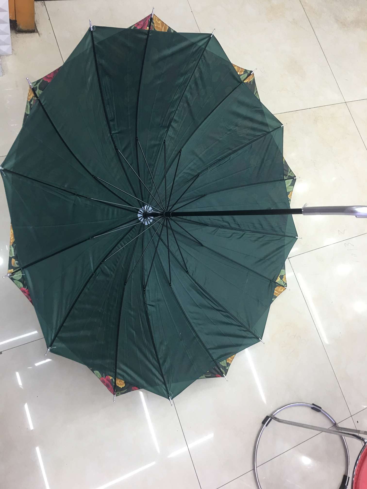 60 cm 16-page double-layer polyester floral fabric is a popular export product, simple and fashionable. 1 pic 3