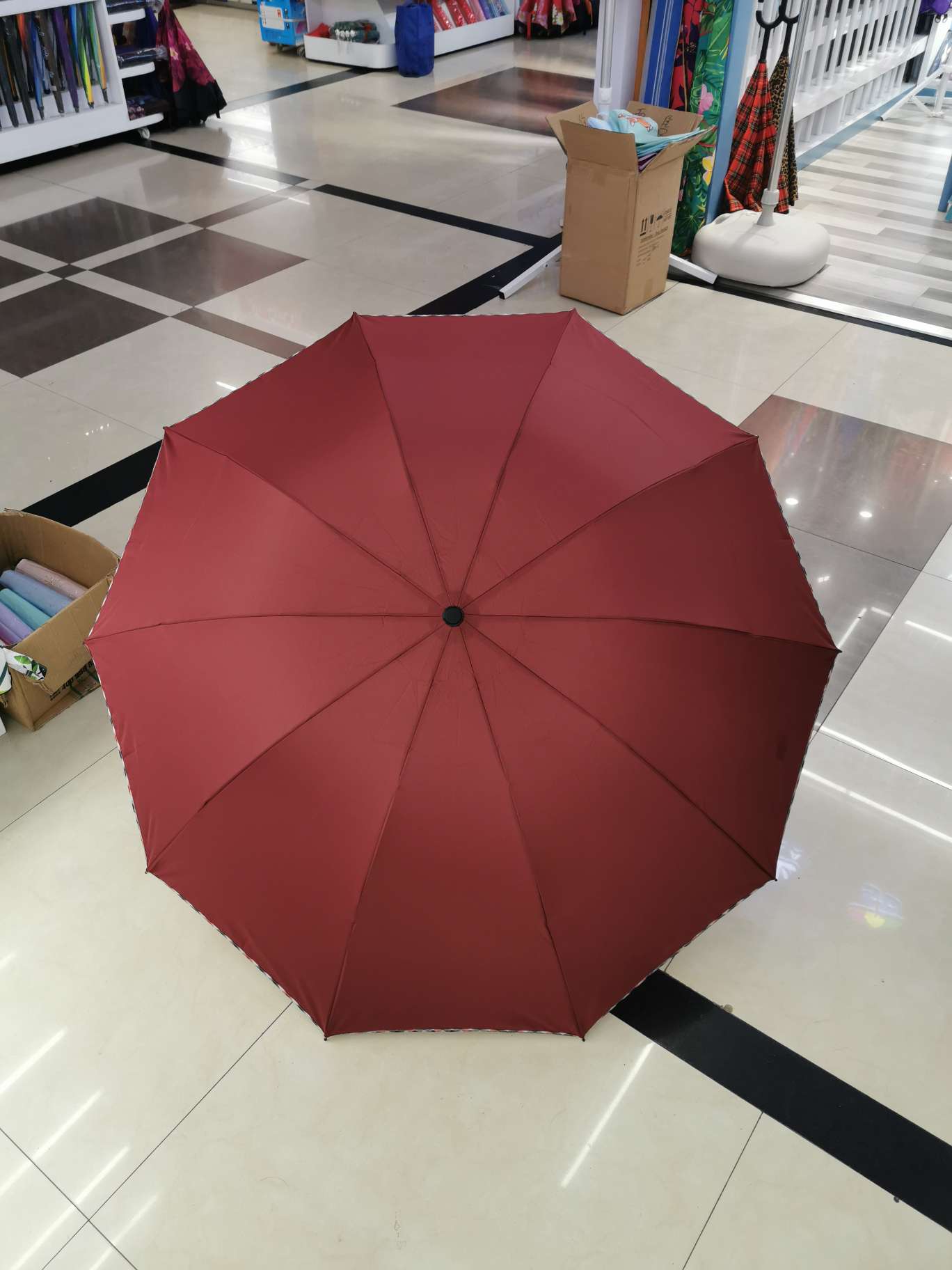 In-stock 63.5*10k black vinyl sunshade umbrella, all-weather and all-weather, UV-resistant advertising umbrella, gift umbrella, can be printed with logo Application Scenario