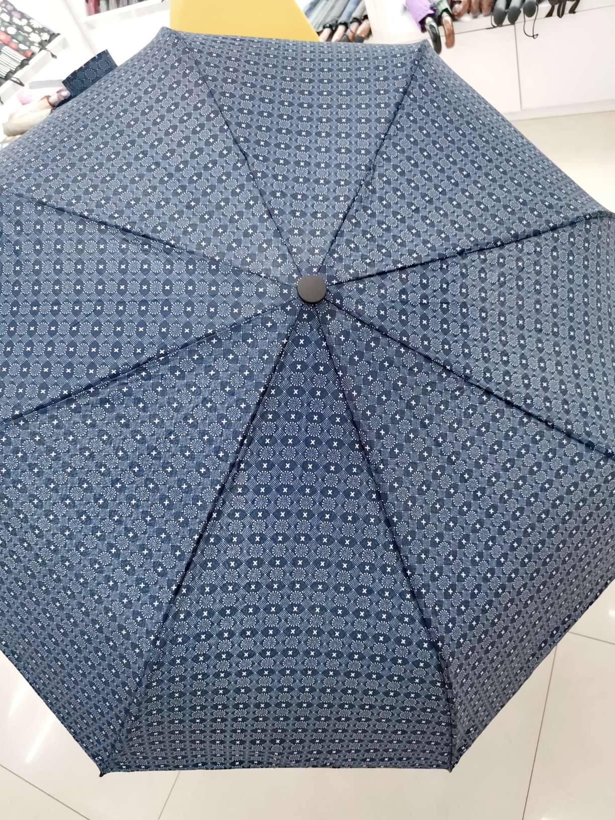 The classic color of the three-fold and a half automatic men's business umbrella undefined