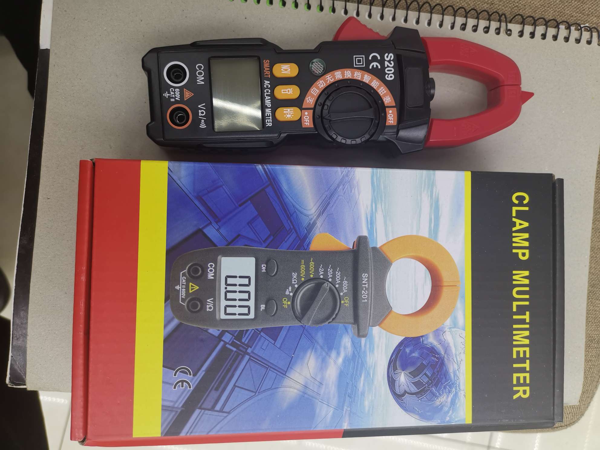 万用表S209 CLAMP MULTIMETER  DIGITAL MULTIMETER 钳型表细节图