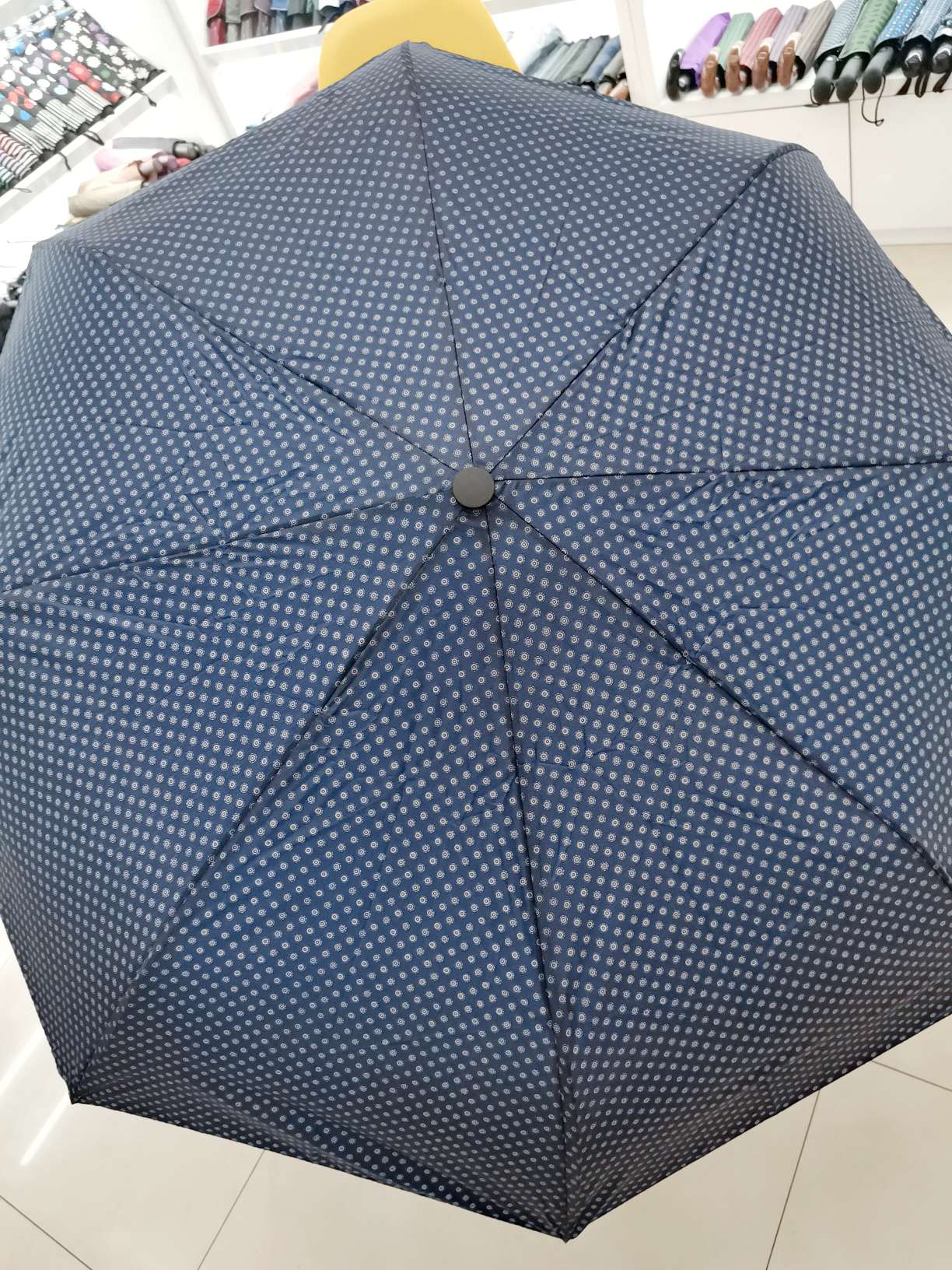 The classic color of the three-fold and a half automatic men's business umbrella undefined
