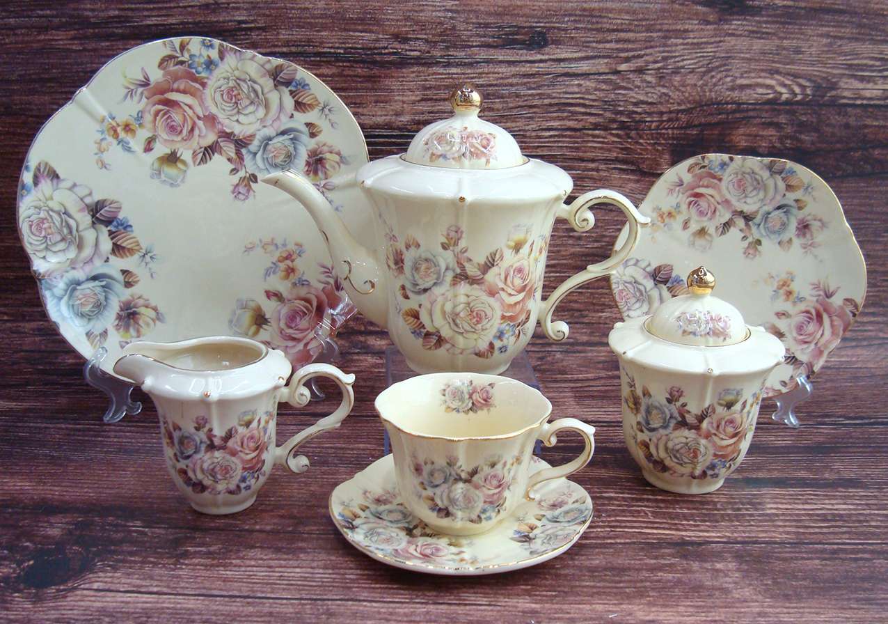 A 24-piece ceramic tea set