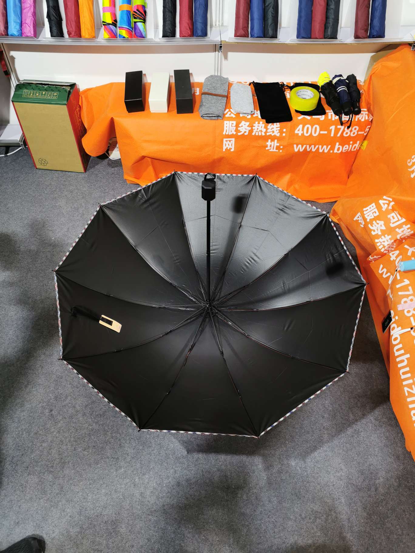 In-stock 63.5*10k black vinyl sunshade umbrella, all-weather and all-weather, UV-resistant advertising umbrella, gift umbrella, can be printed with logo detail image 8