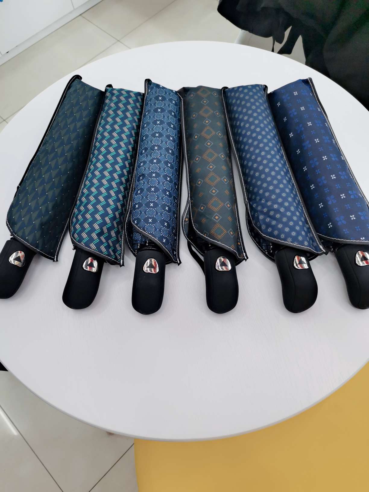 The classic color of the three-fold and a half automatic men's business umbrella Item Picture