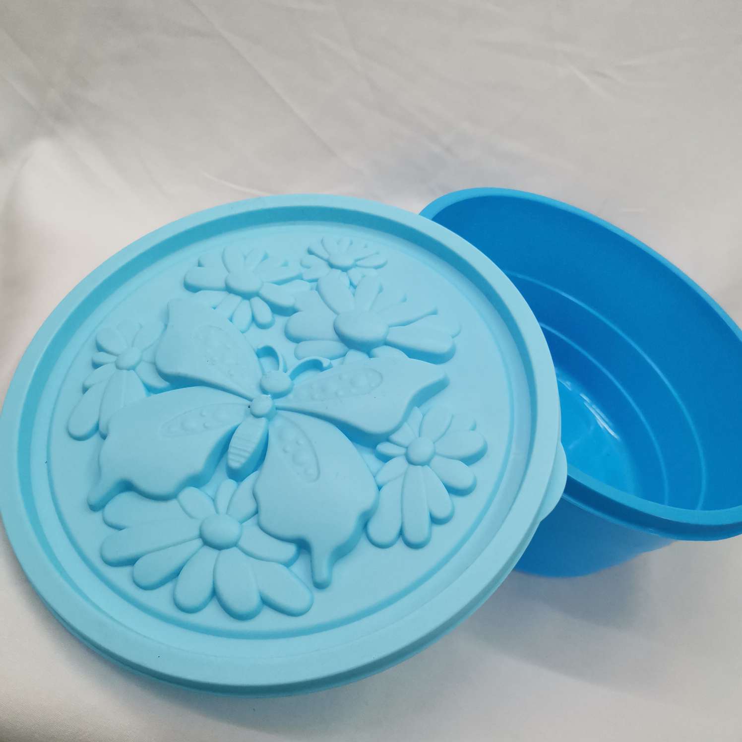 保鲜盒  盒盖立体蝴蝶印花保鲜盒  圆形大号保鲜盒 314  573白底实物图