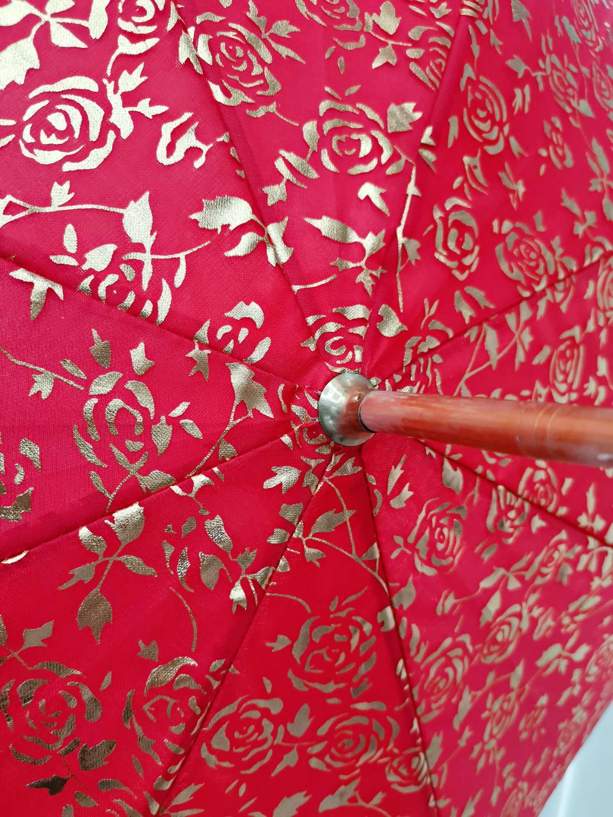 The bride's umbrella is a full sheet of gold-threaded embroidered wedding umbrella and a big red umbrella undefined