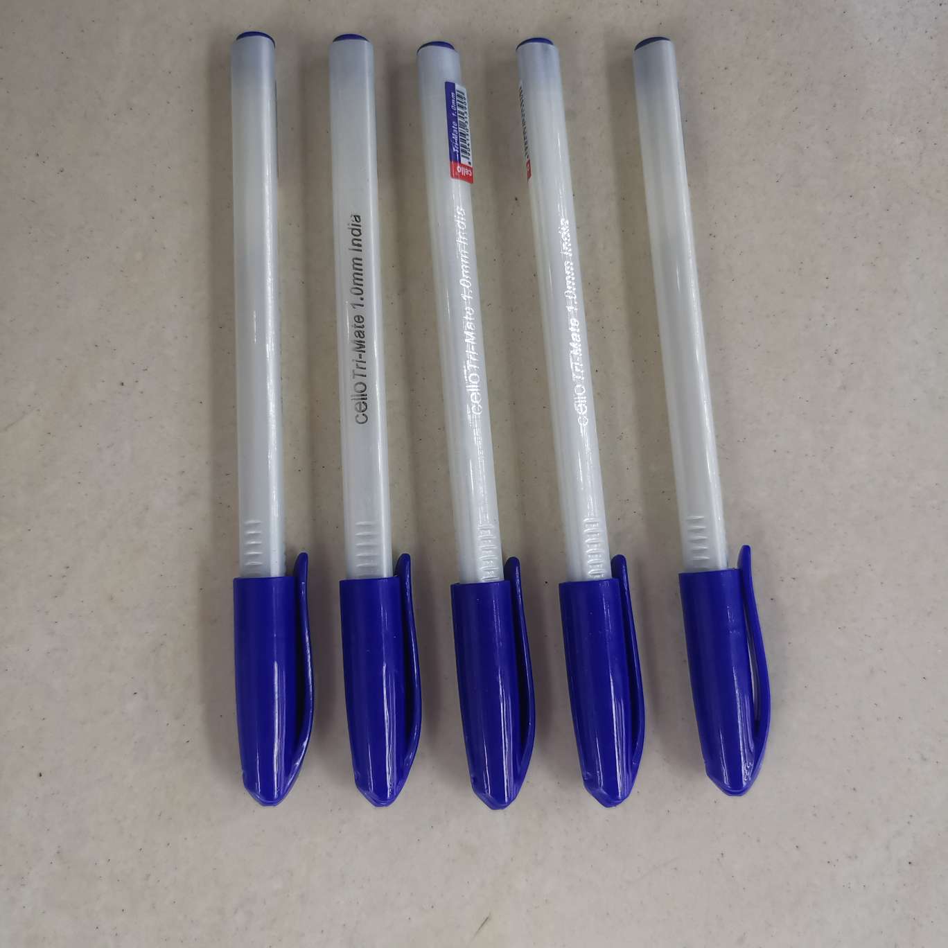 A simple blue-capped ballpoint pen detail image 2