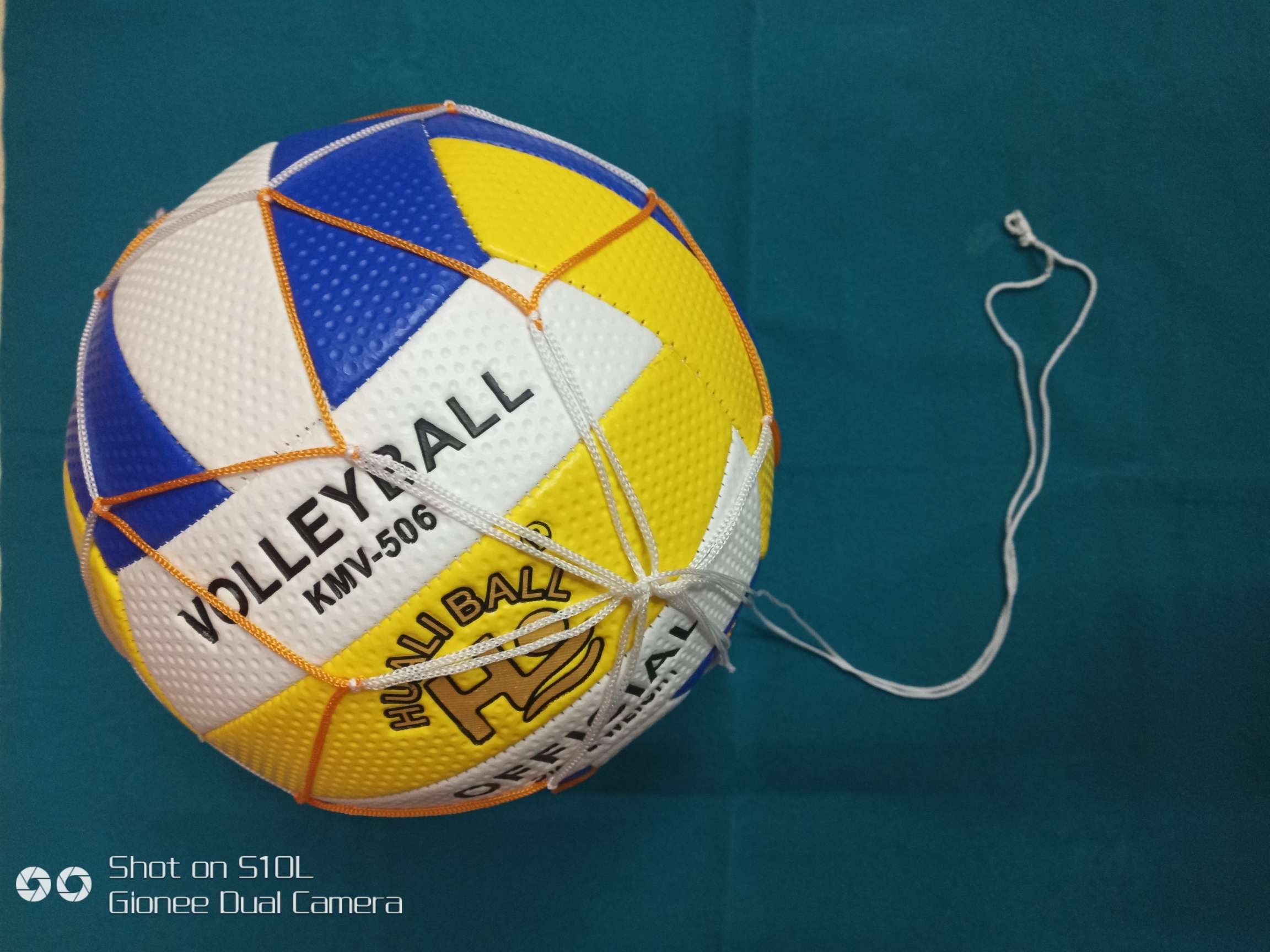 Yellow and white net bag detail image 3