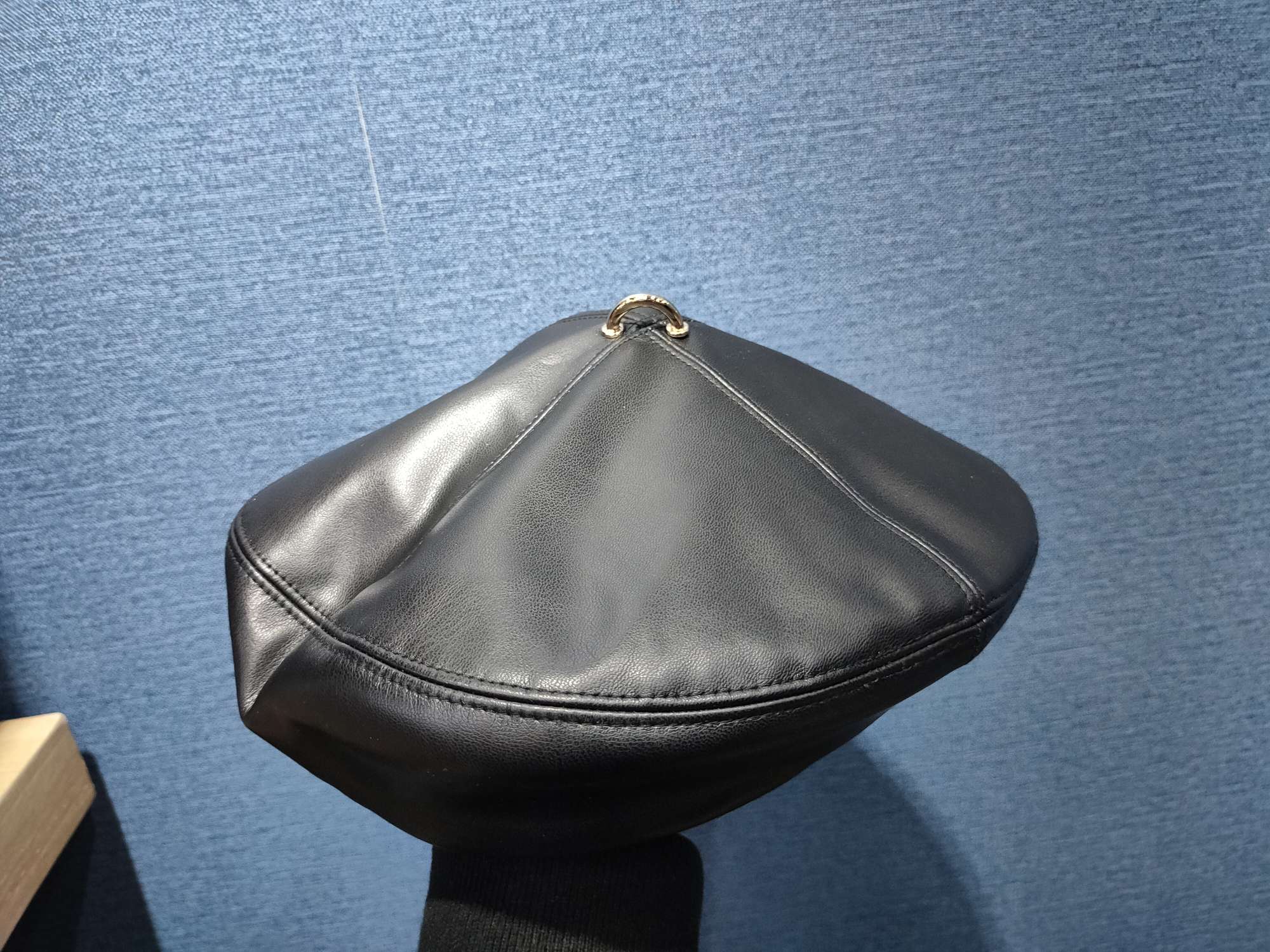 PU金属蓓蕾帽白底实物图