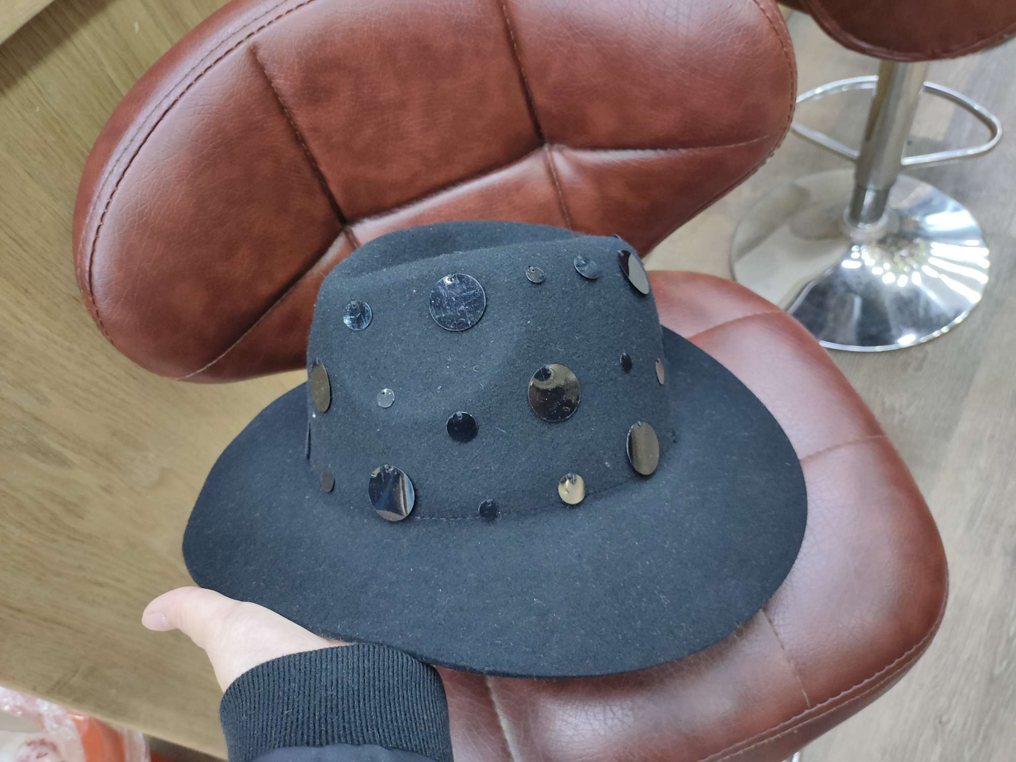 Sequined top hat details Picture
