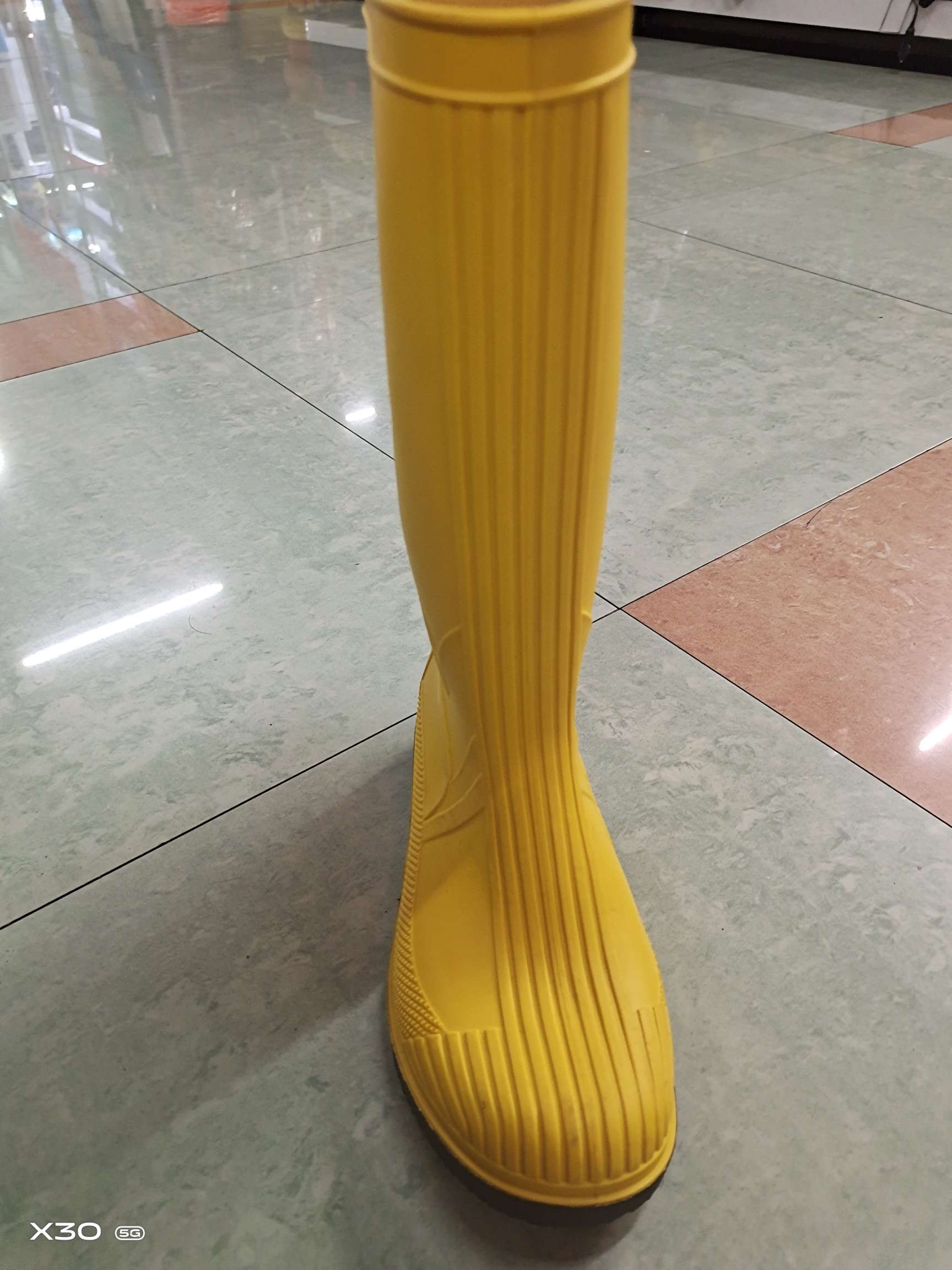 804黄色雨鞋细节图
