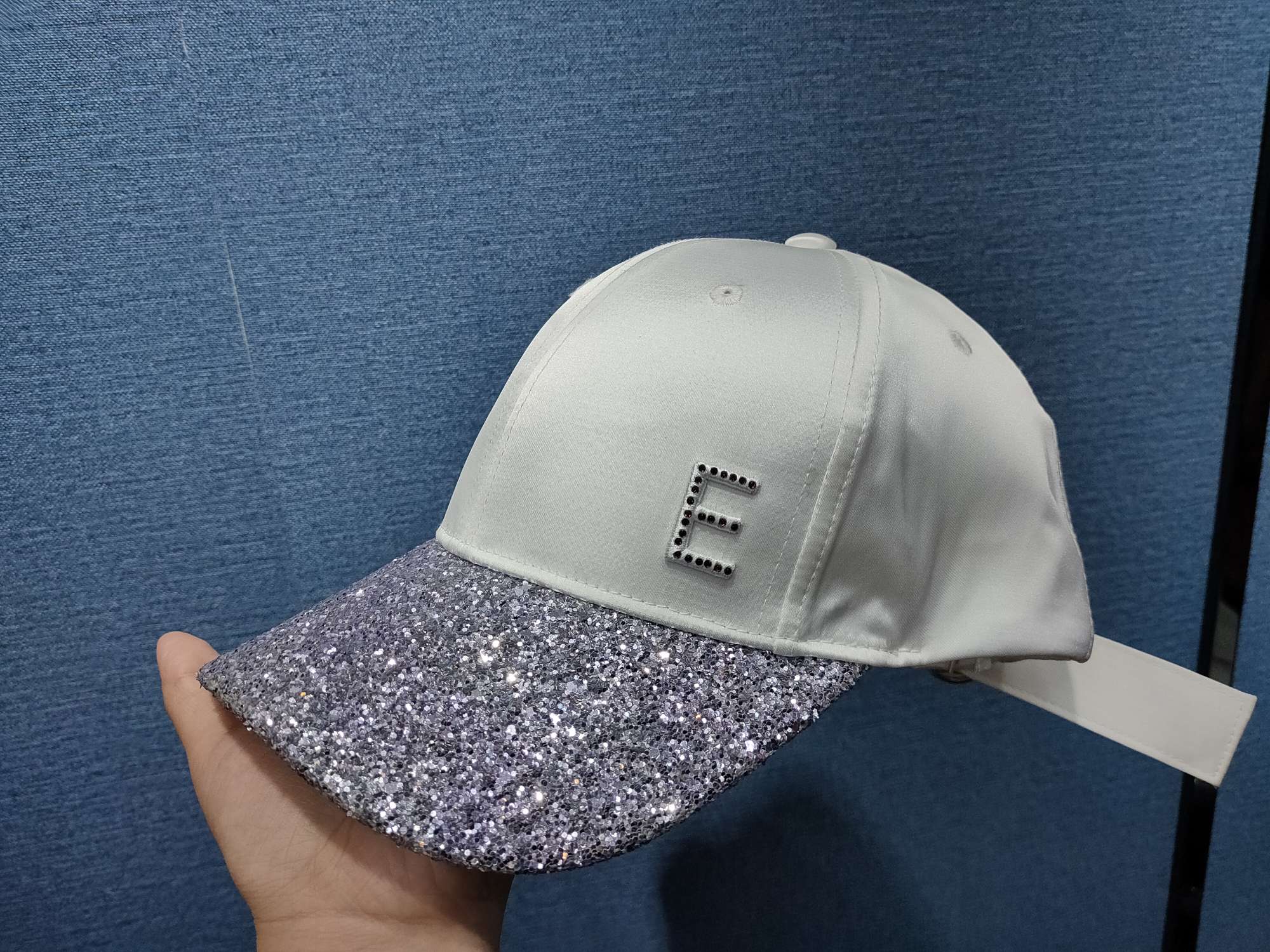 A baseball cap with diamonds Application Scenario