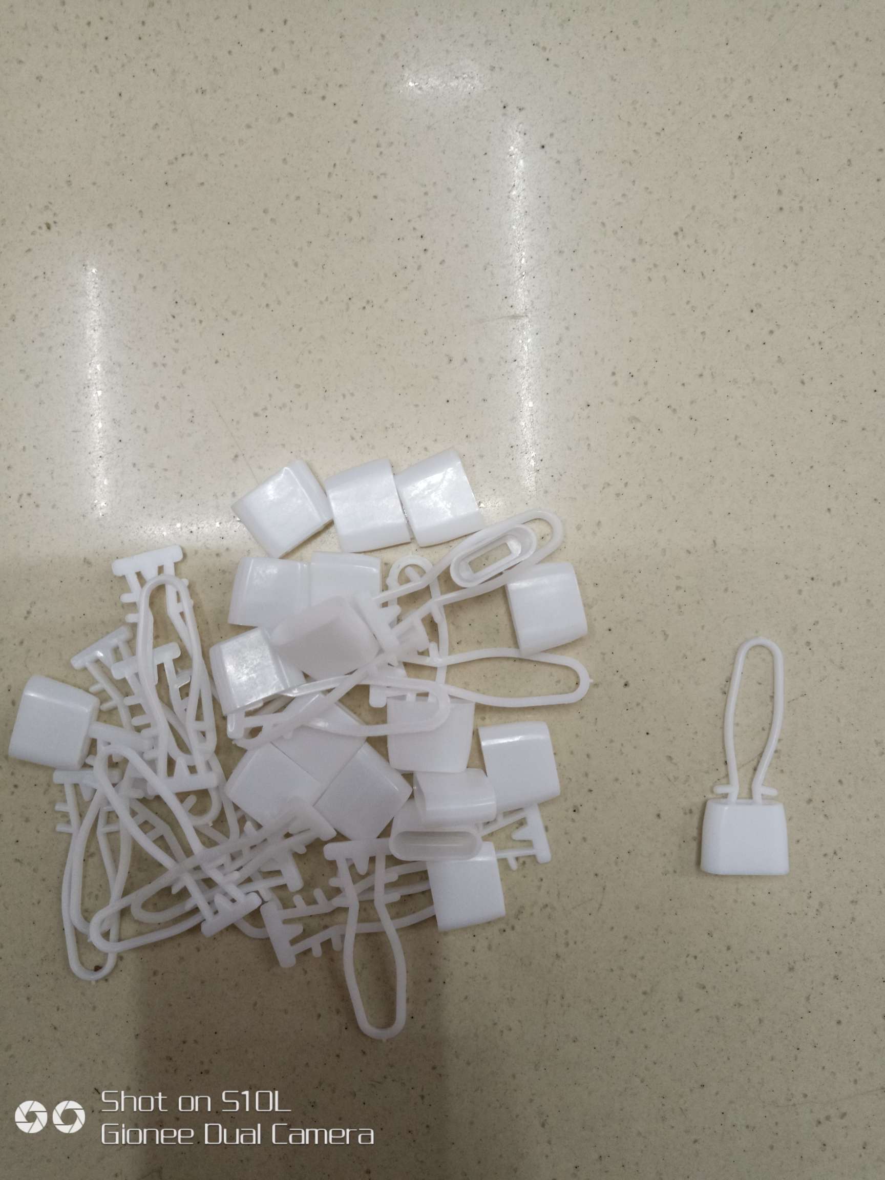Packaging button net buckle, plastic net buckle, net bag sealing plastic buckle Specification image