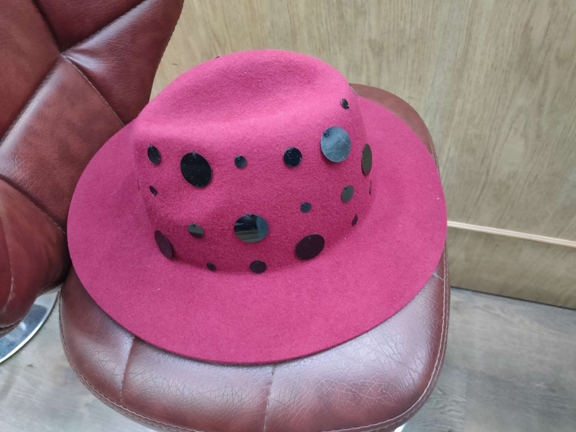 Sequined top hat Application Scenario