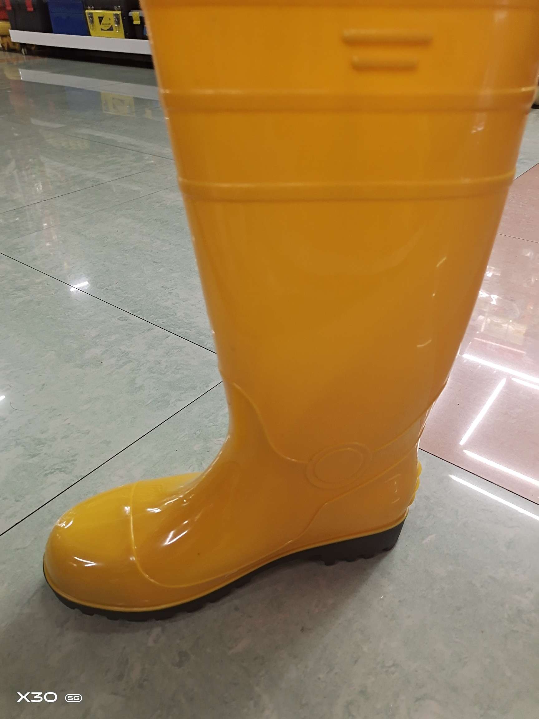 805黄色雨鞋白底实物图
