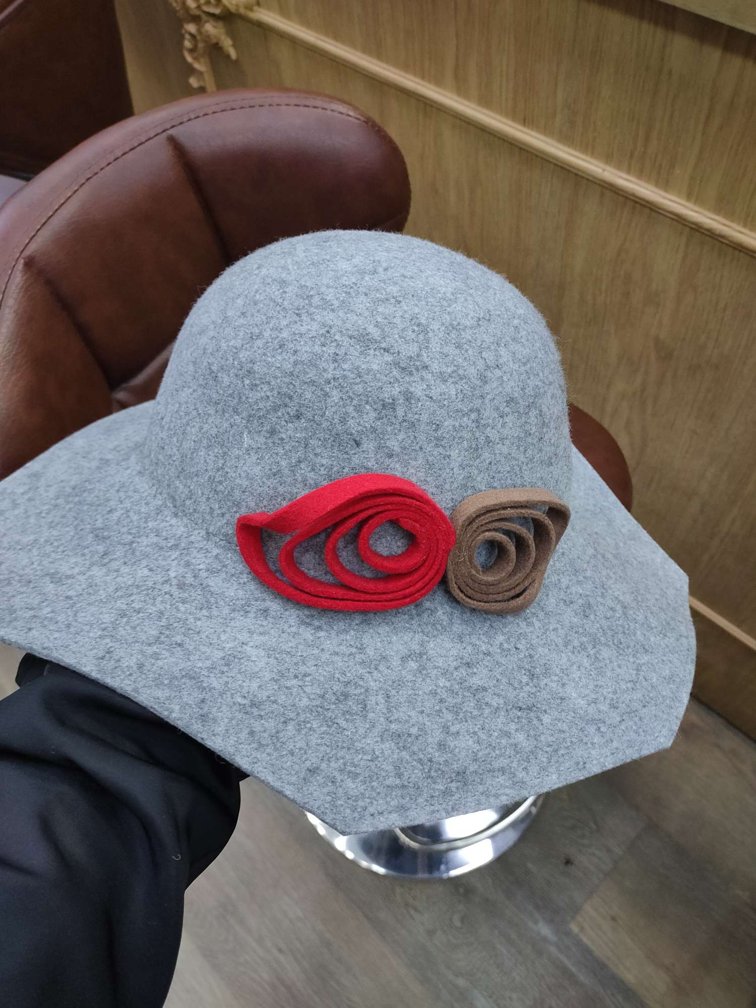 Multi-sided shaped wool hat detail image 3