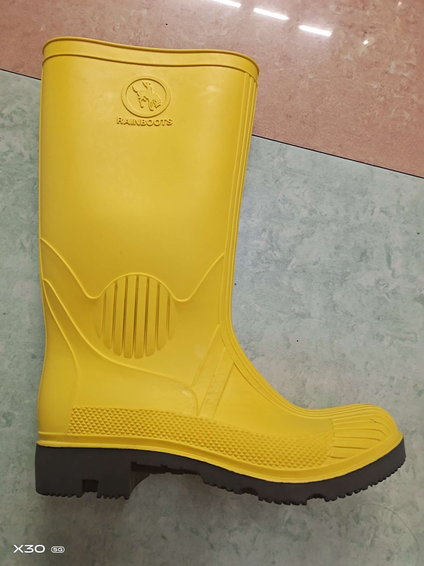 804黄色雨鞋产品图