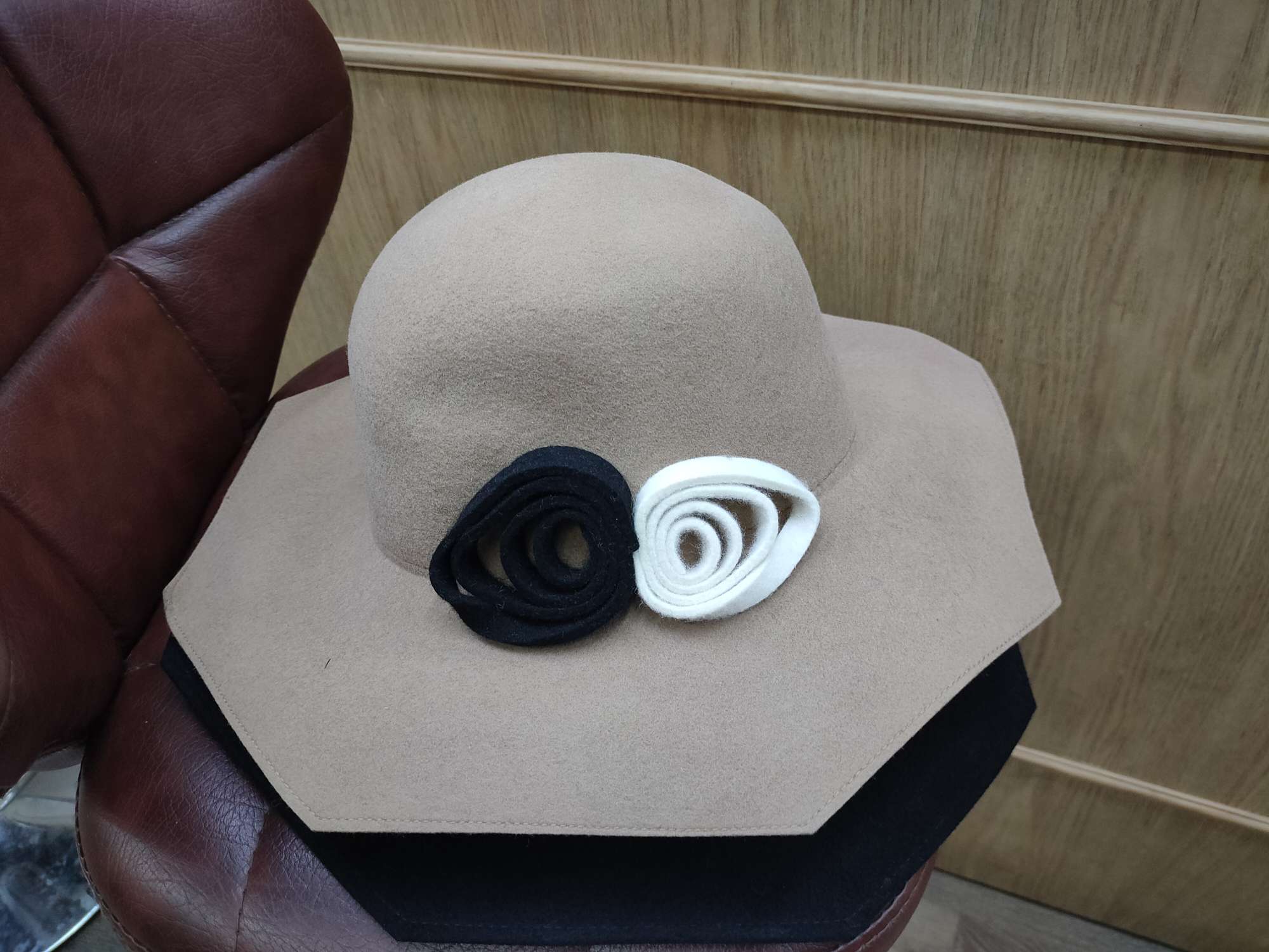 Multi-sided shaped wool hat Application Scenario