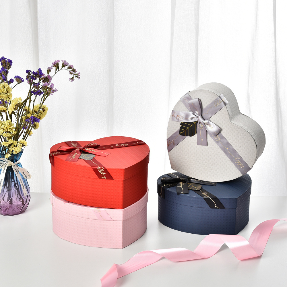 Bragg paper heart-shaped three-piece gift box and flower box
