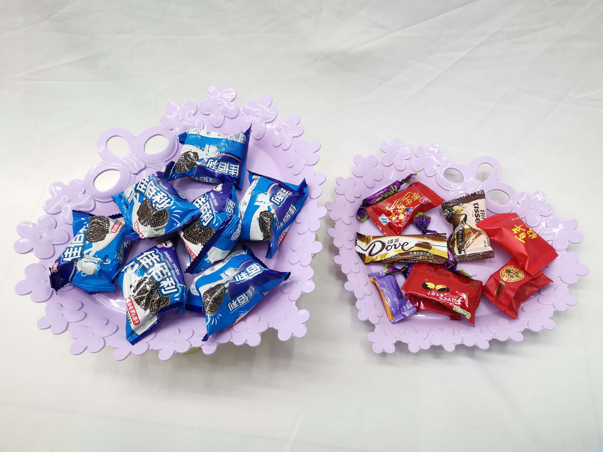 Plastic fruit tray with lid round tasting tray cake tray dessert tray snack tray boutique heart-shaped tray