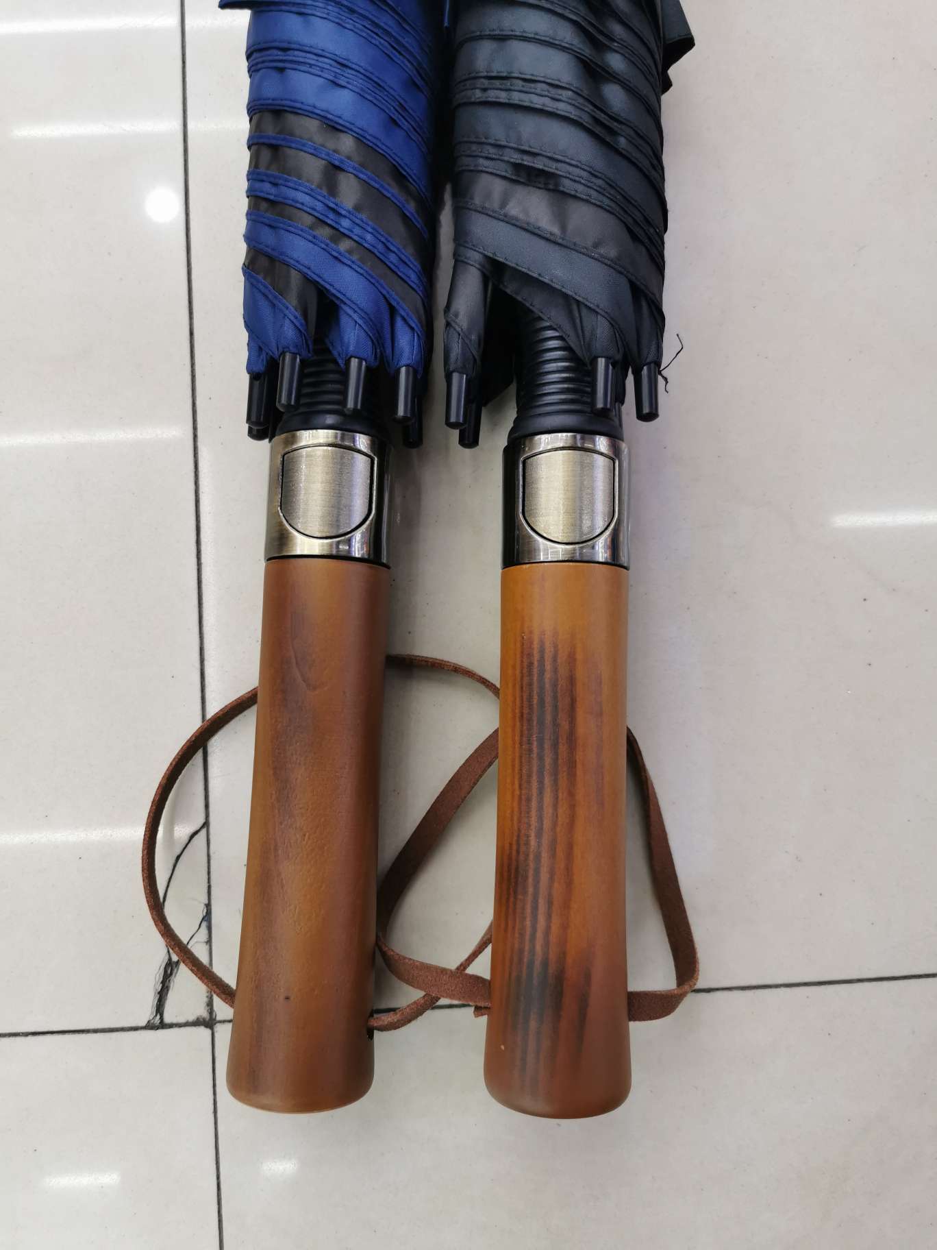 Long-handled 68.5*8k golf umbrella, solid wood handle, black rubber, sun protection and UV protection, high-end gift umbrella, advertising umbrella, can be printed with logo