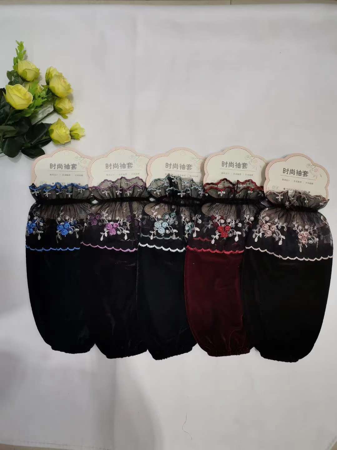 Fashionable velvet lace long sleeves 2