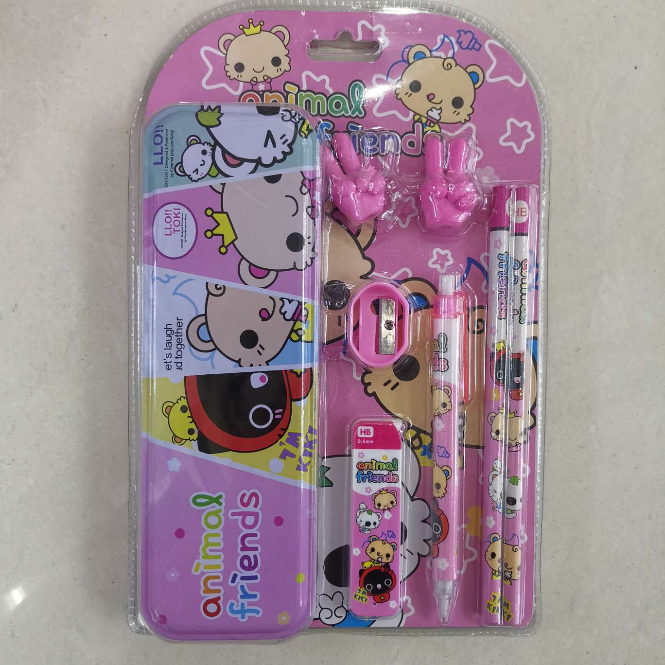 An 8-piece stationery set