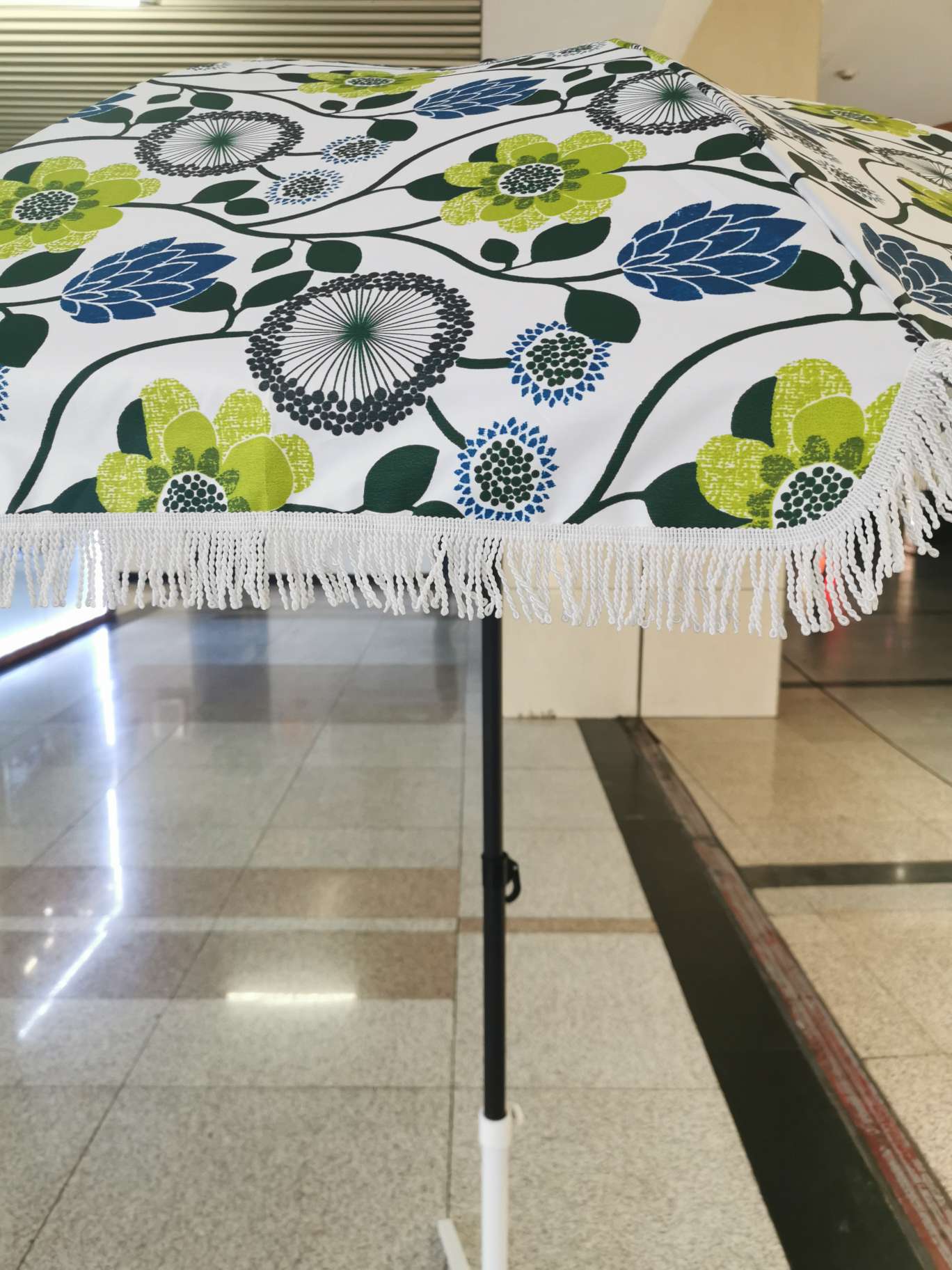 Hengyang brand outdoor rain and sun protection patterned fringed beach umbrella Item Picture