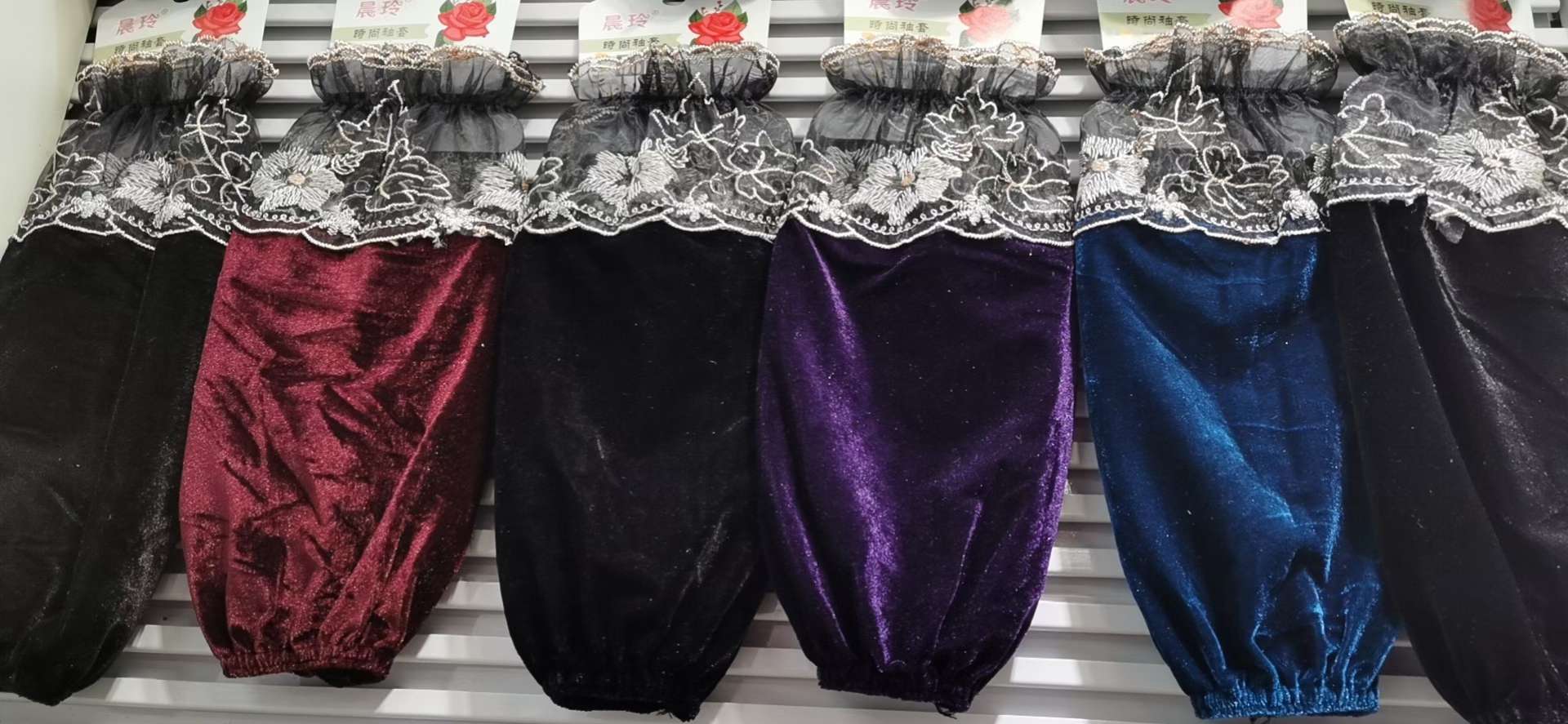 Fashionable velvet lace long sleeves 6