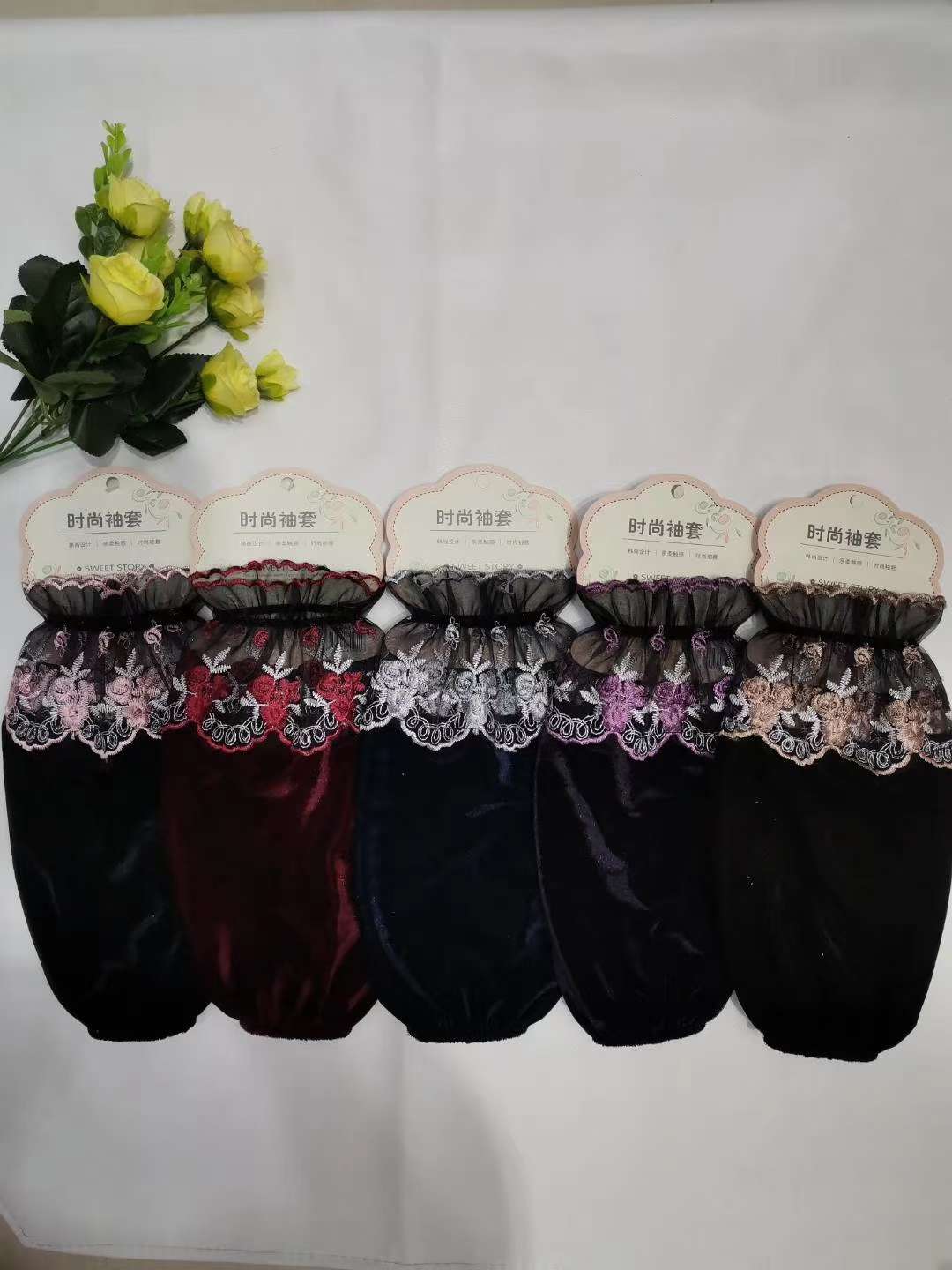 Fashionable velvet lace long sleeves 1